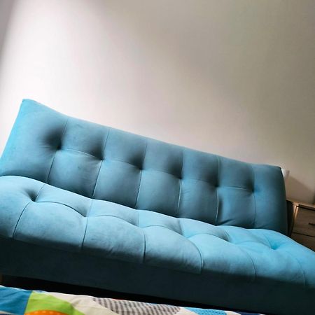 Spacious Double Bedroom With Private Toilet And Shared Kitchen With On Premesis Parking Oldbury  Εξωτερικό φωτογραφία